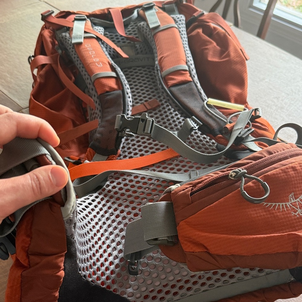 OSPREY Men's Hiking Backpack in Rust Orange - Picture 3 of 16